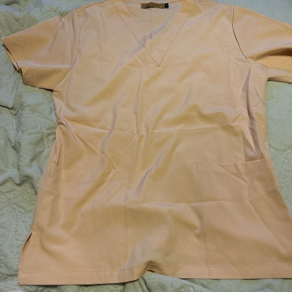 VIAOLI Peach V-Neck Scrub Top Small